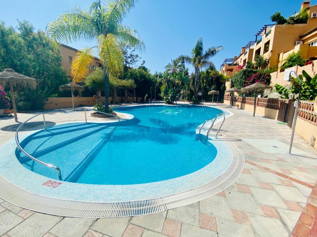 Oasis Apartment 米哈斯 外观 照片