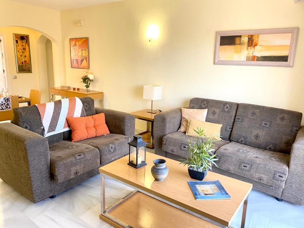 Oasis Apartment 米哈斯 外观 照片